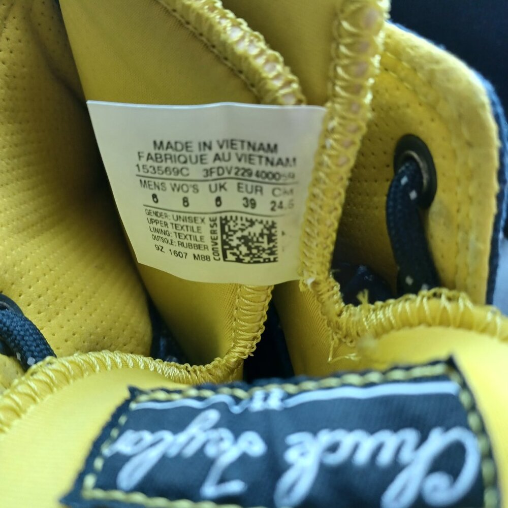 High Top Converse Chuck Taylor - M6 or W8 - Picture 2 of 6